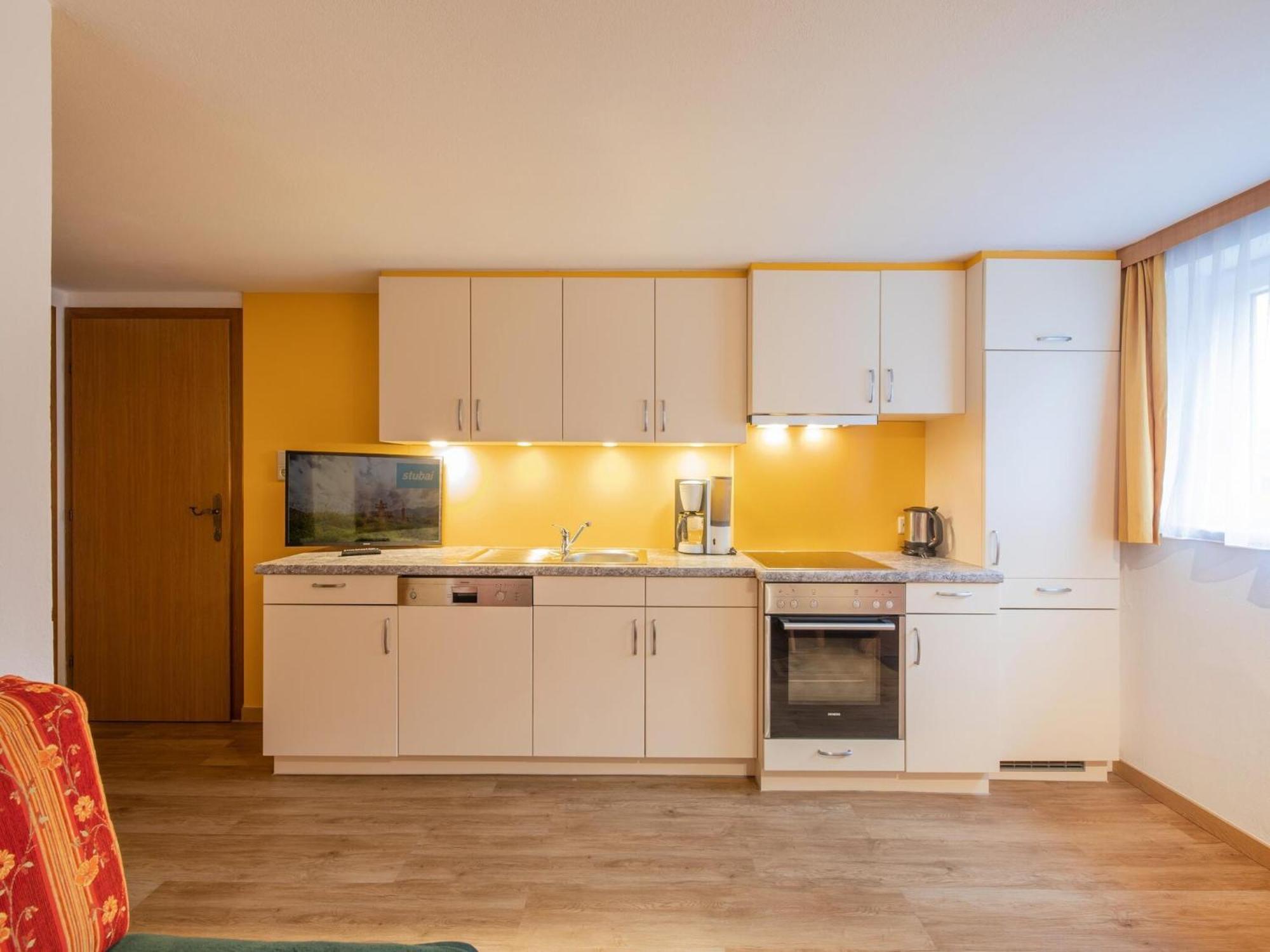 Flat With Sep Entrance On Ground Floor In Neustift Appartement Neustift im Stubaital Buitenkant foto