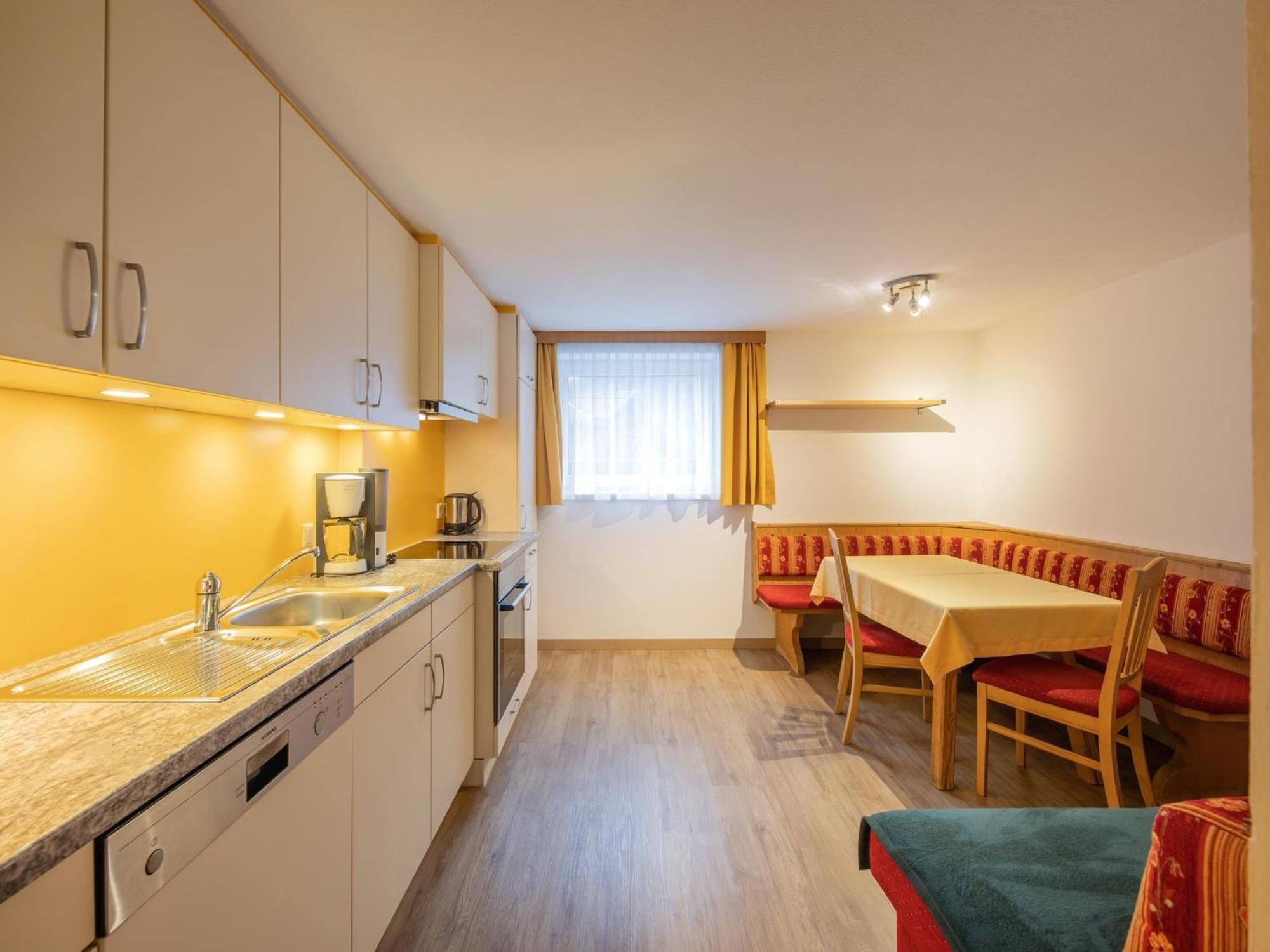 Flat With Sep Entrance On Ground Floor In Neustift Appartement Neustift im Stubaital Buitenkant foto